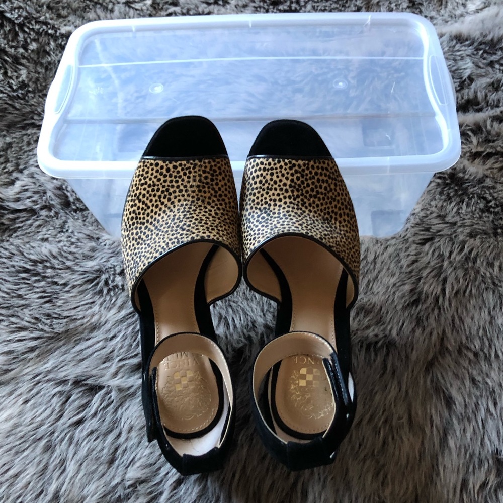 VINCE CAMUTO PEEP TOE WEDGE-NEW W/O BOX